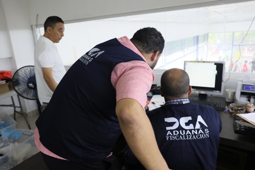 DGA cierra el año reforzando la lucha contra el comercio ilegal (chino)