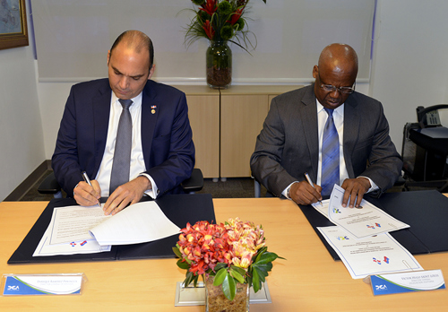 Aduanas RD y Haití firman Protocolo de Intercambio de Información Aplicarán en Frontera